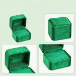 Fluwelen ringdoosje voor een verlovingsring