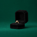 Ringdoosje voor verlovingsring van zwart fluweel